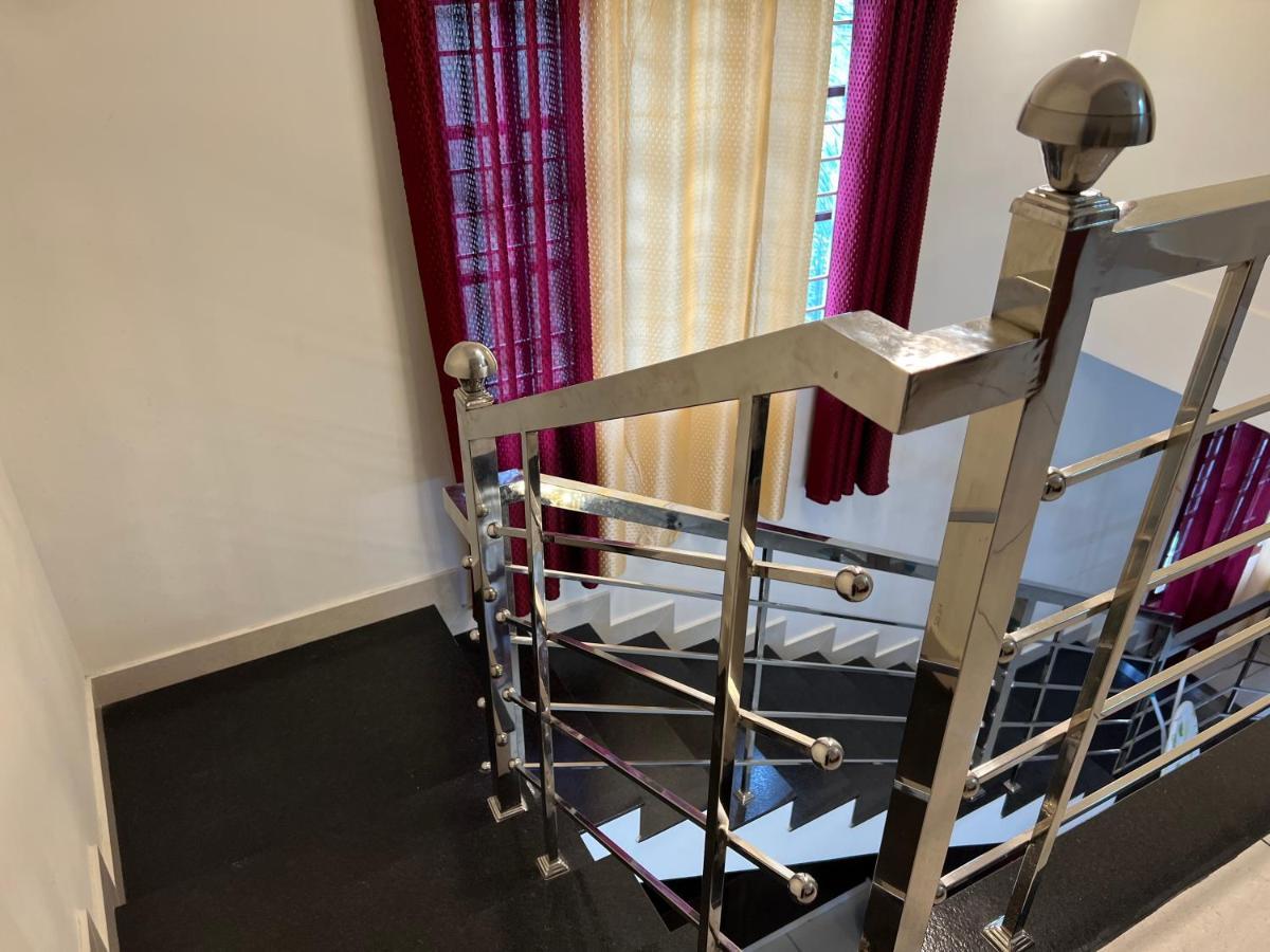 Pullad Villa Aranmula Eksteriør billede